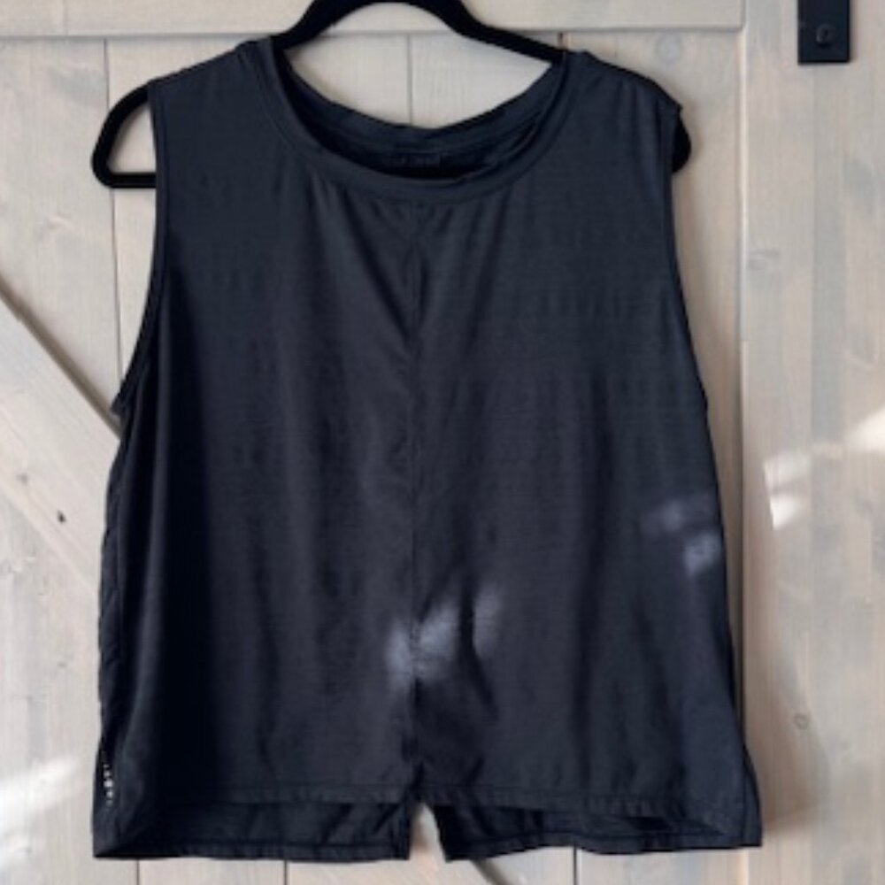 Title Nine Sleeveless Black Tank Top Very Cute Detail in back Womens L EUC